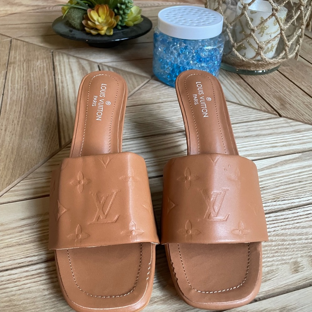 Women’s Shoes Tan Color